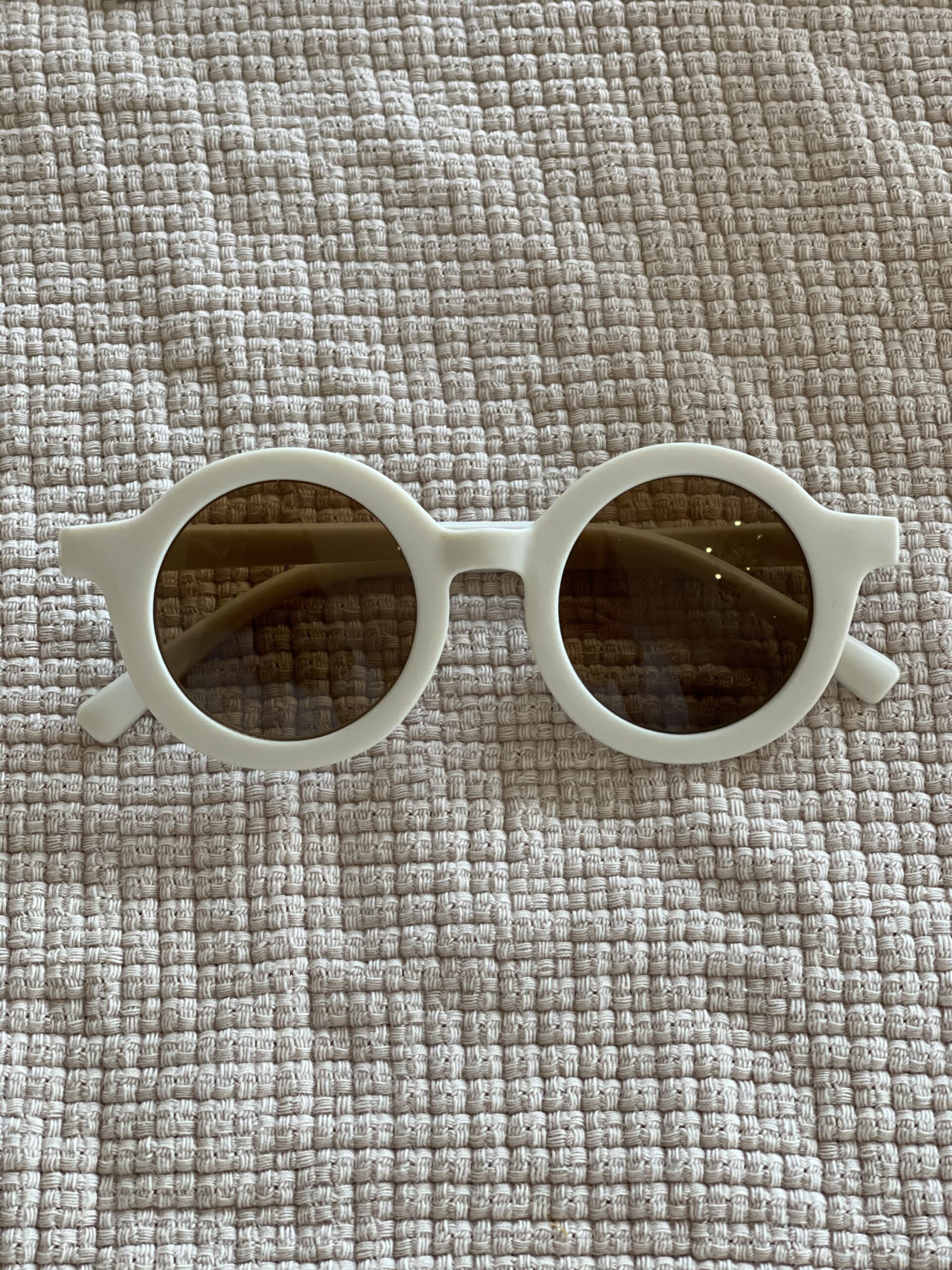 Childs Round Sustainable Sunglasses (various colours) - Image 3