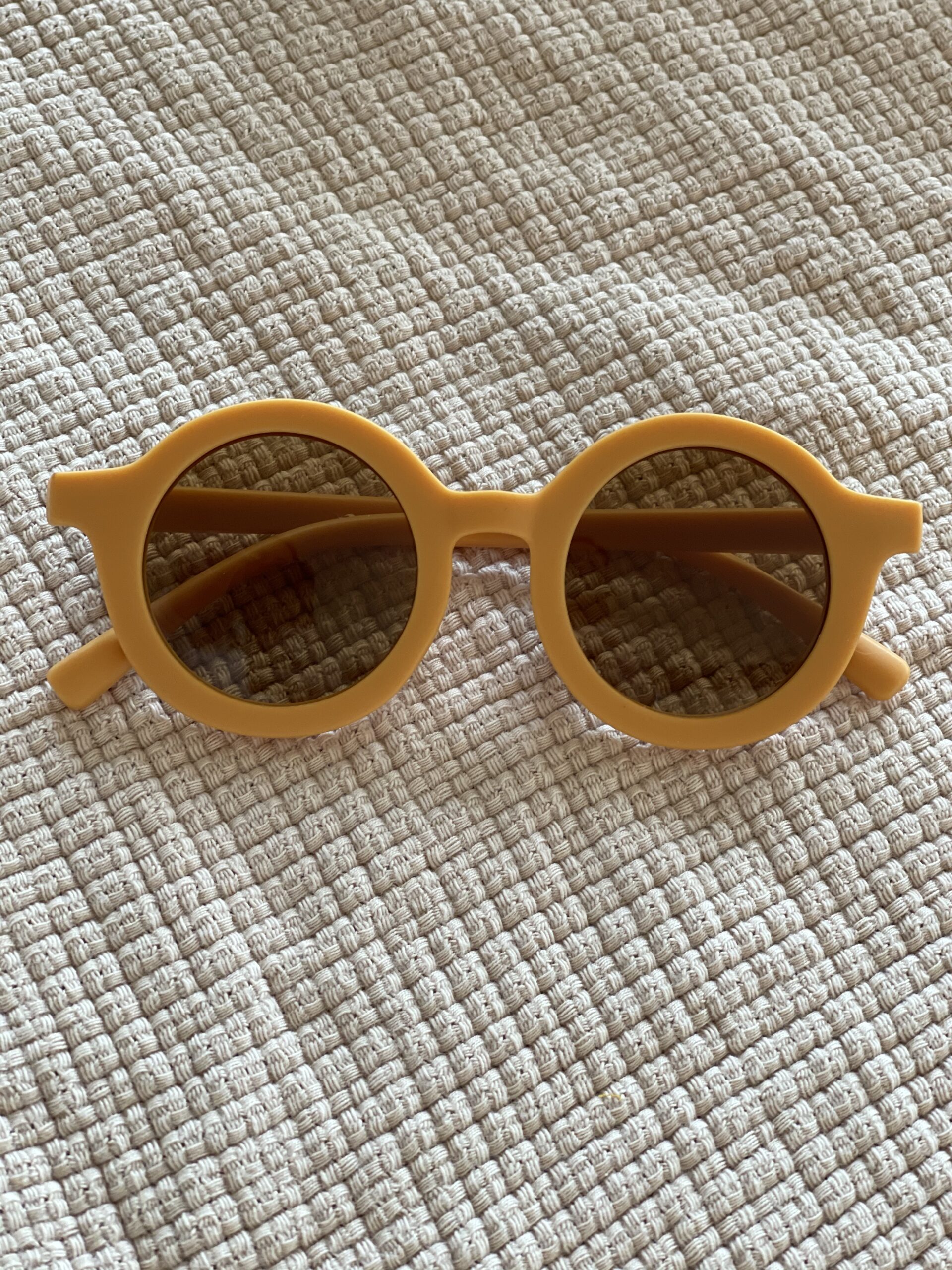Childs Round Sustainable Sunglasses (various colours) - Image 5