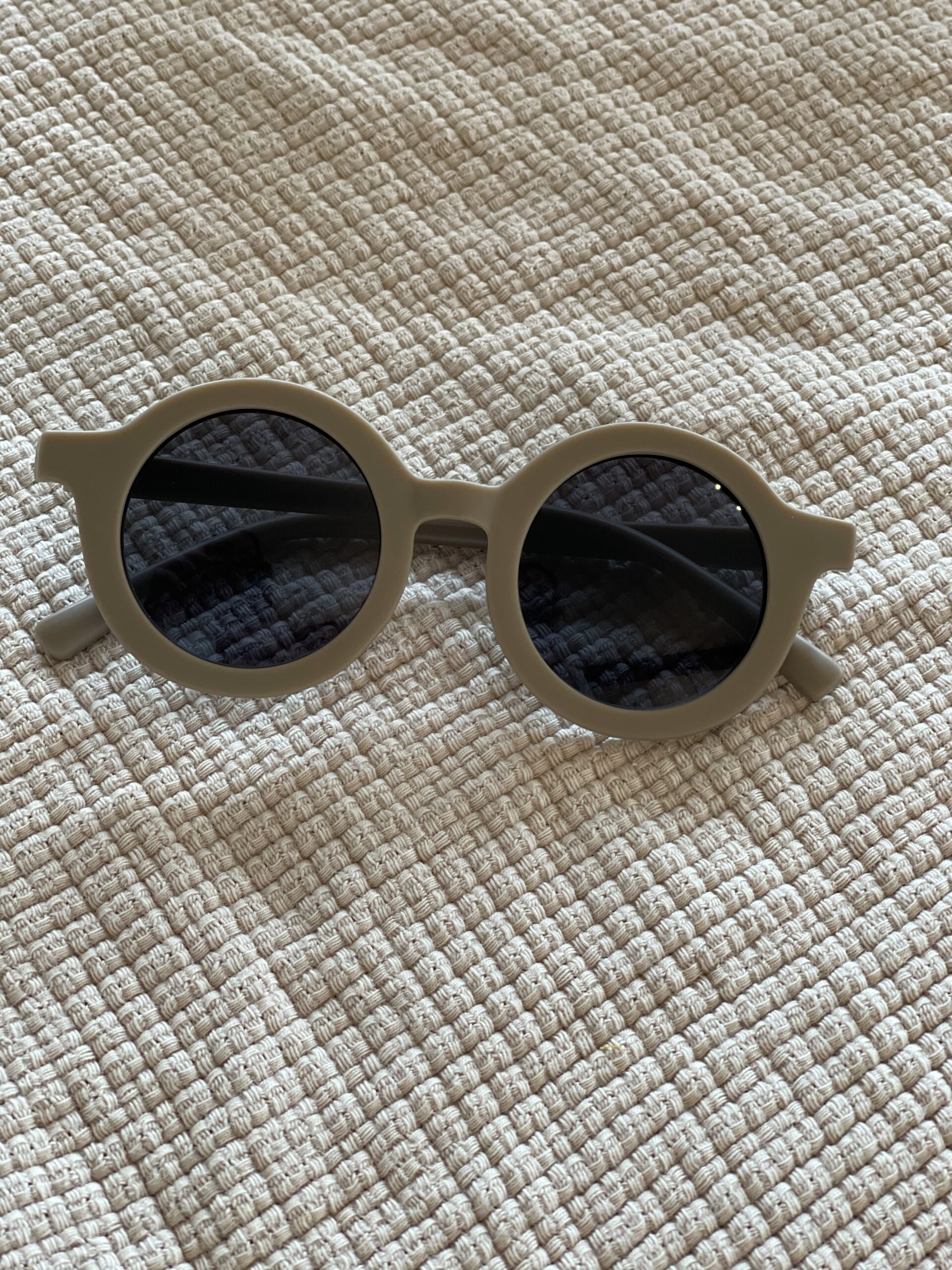 Childs Round Sustainable Sunglasses (various colours) - Image 6