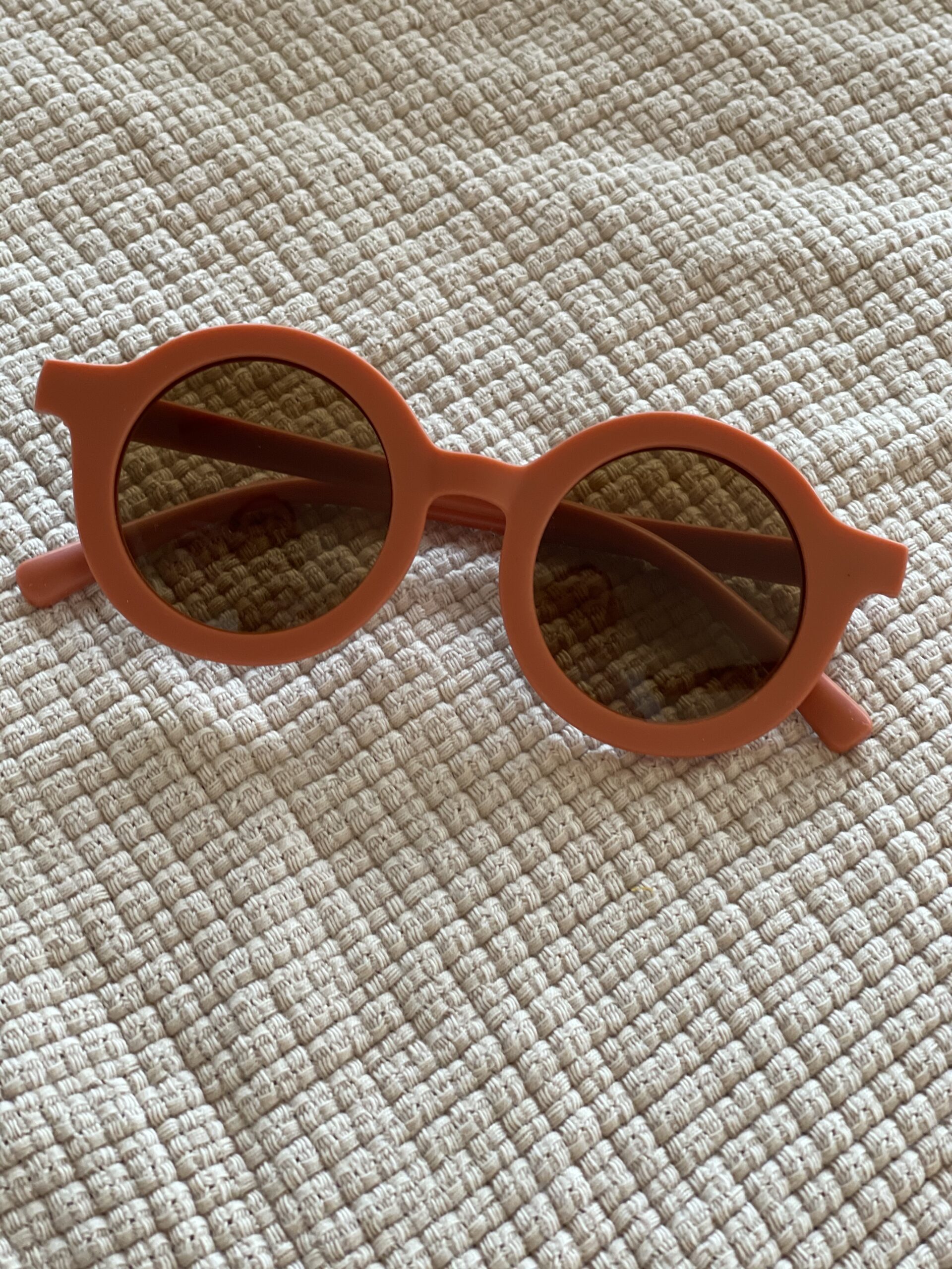 Childs Round Sustainable Sunglasses (various colours) - Image 2