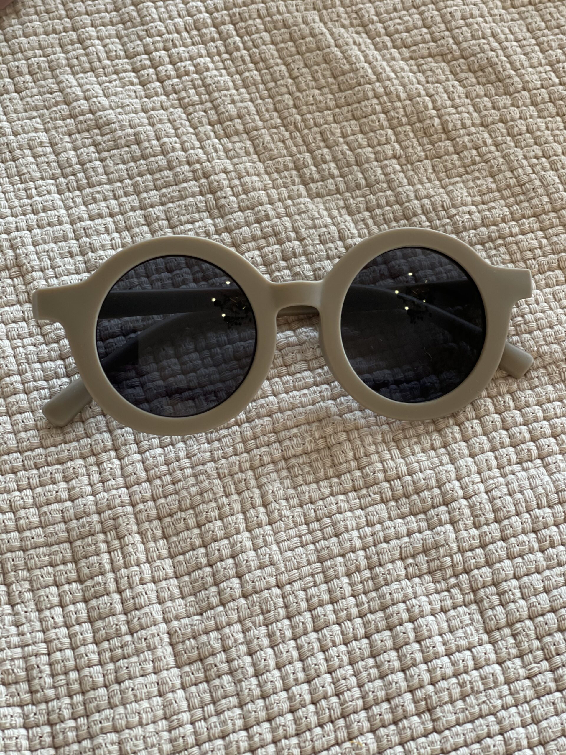 Childs Round Sustainable Sunglasses (various colours) - Image 4