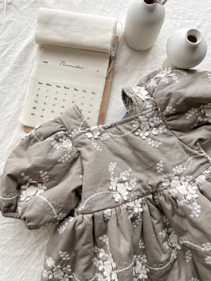 The Lucy Floral Romper in Cream - Image 14